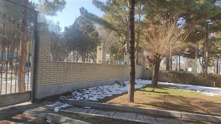 محوطه کتابخانه